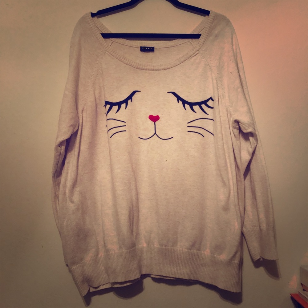 Sweater with cat face